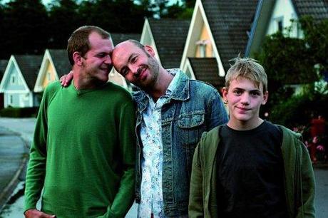 Couple gay heureux en famille - gayvox