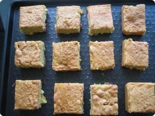 Carrés gourmands aux framboises et pépites blanches
