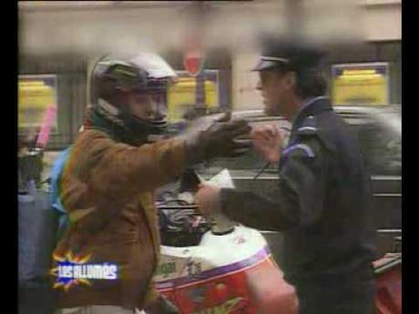Laurent baffie en faux policier