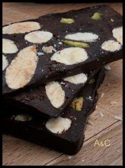 Nougat au chocolat, amandes et pistaches (1)