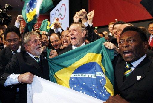 La joie de PELE et du président LULA est immense. RIO va organiser les premiers jeux de l'Amerique du Sud.