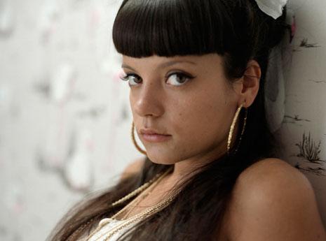 lily-allen-oops-home