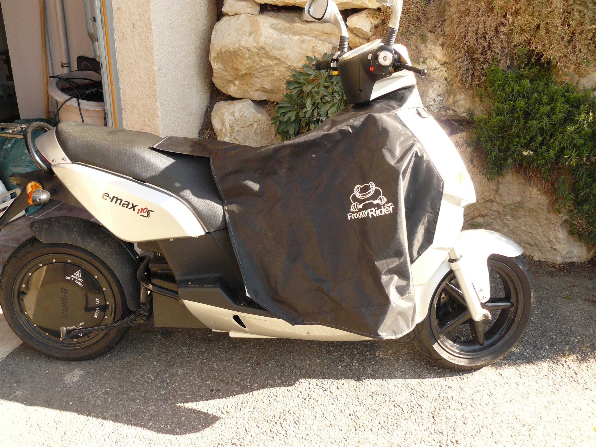 [client] un scooter sweet'elec E-Max 110 S électrique avec un tablier Froggy Rider