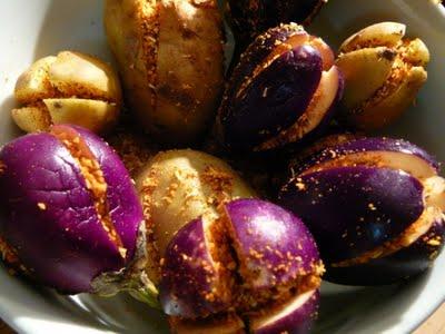 Bharli Vangi-Batata – Aubergines et pommes de terre farcies