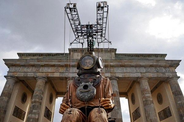 Les géants de Royal de Luxe à Berlin