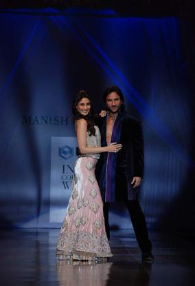 Saif Ali Khan & Kareena Kapoor défilent ensemble pour la première fois