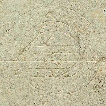 Des traces de tracés de volute ionique au château de Chambord (41)