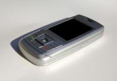 Le portable est incompatible avec l'enseignement (Chatel)