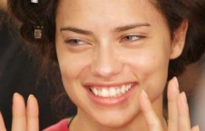 Le top model Adriana Lima sans maquillage : gloups !