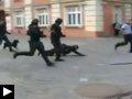 Video: La police roumaine en action, comment enchaîner les maladresses