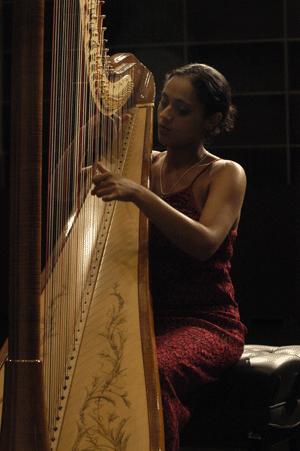 Nabila-Chajai_-harpe
