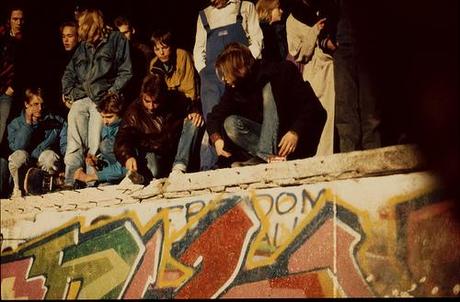 9 novembre 1989: chute du mur de Berlin (+ liens).