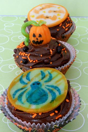 Halloween Cupcakes by LittleMissCupcakeParis.