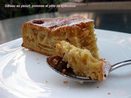 Gâteau au yaourt, pommes et pâte de spéculoos Gâteau au yaourt, pommes et pâte de spéculoos