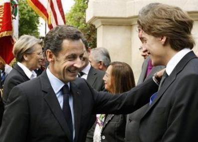 sarkozy-pere-et-fils.1256240716.jpg