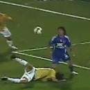 Il confond le ballon avec une tête