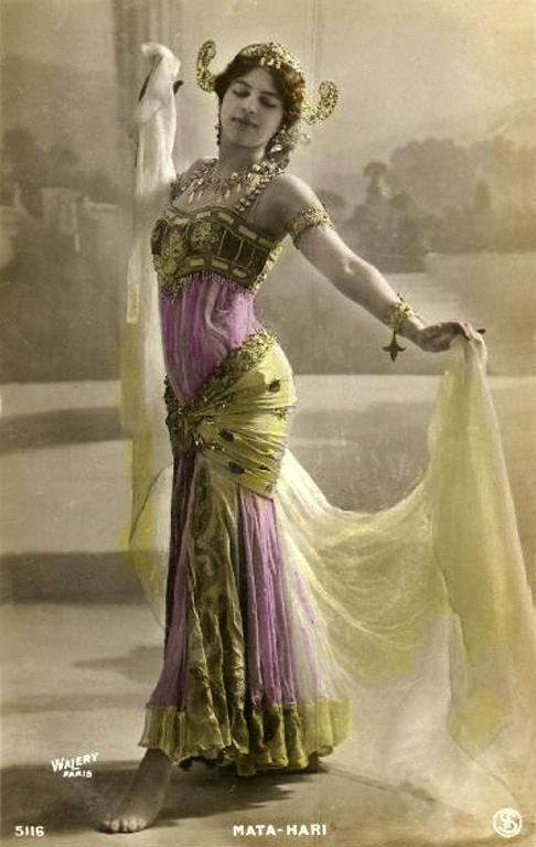 On l'appelait Mata Hari (par Sophie Dubois-Collet).