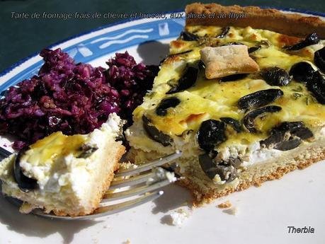 Tarte de fromage frais de chèvre et bruccio, aux olives et au thym