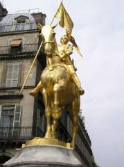 Jeanne_d-arc_place_parisienne.jpg