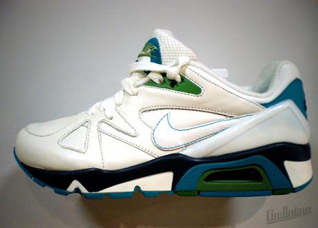 NIKE SPORTSWEAR - SPRING 2010 - WMNS AIR STRUCTURE TRIAX 91 ND - SAIL/GREEN BLADE