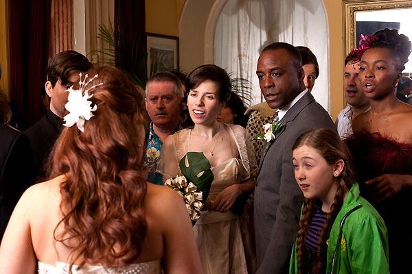 Sally Hawkins et Ariyon Bakare. Haut et Court