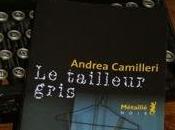 tailleur gris */Andrea Camilleri (2009)