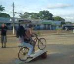 vidéo insolite double faceplant vélo tremplin