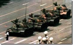 prisonniers-chinois-exposition-bodies-tiananmen-square-hero