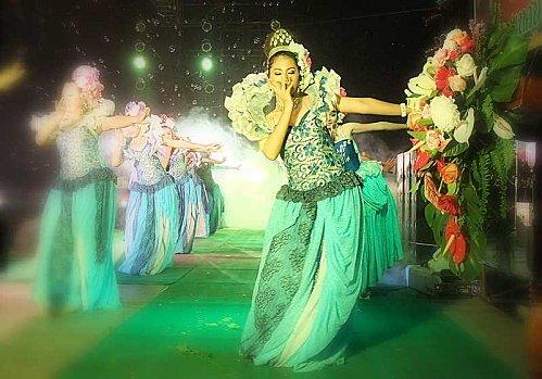 Fête de “Loy Krathong” Le spectacle de Nong Sam Rong
