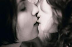 Une famille lesbienne embarasse l'éditeur : peur des plaintes