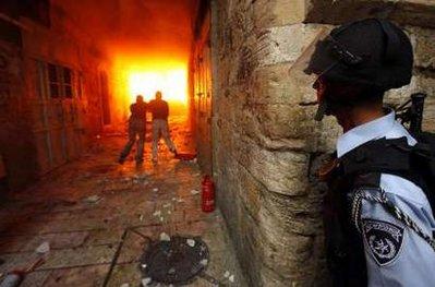 Premières photos de l’incendie dans la mosquée Al-Aqsa, , juste après la prise des israelien