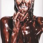 Heidi Klum se couvre de Chocolat dans “Heidilicious”