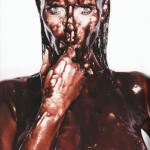 Heidi Klum se couvre de Chocolat dans “Heidilicious”