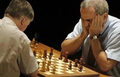 Karpov contre Kasparov - photo AFP