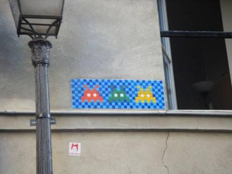 Space Invader rue Lepic 2009-10-10.jpg
