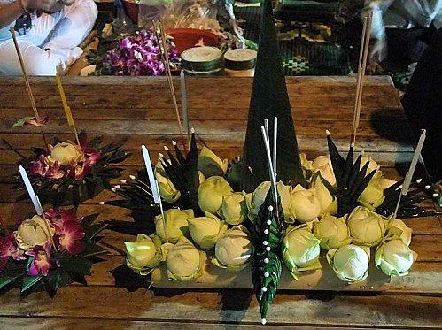 2 novembre: Loy Kratong à Udonthani. La soirée.