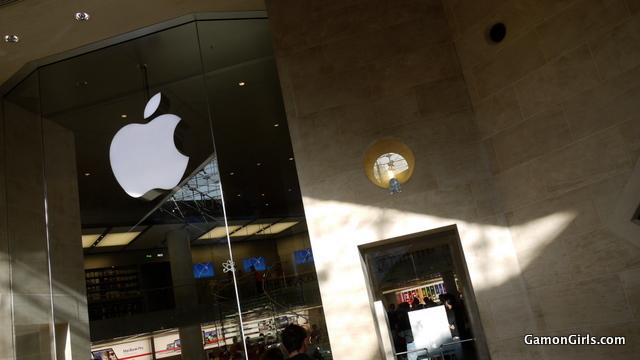 L'AppleStore ouvre ses portes au Louvre