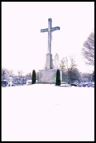 Crucifix and the Frozen Dead par Eliza S