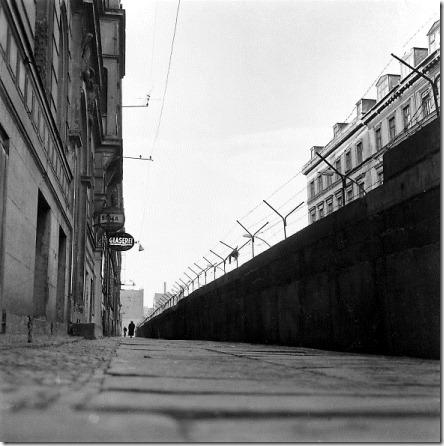 wall_of Berlin, Germany, on Feb.(AP Photo)  1962