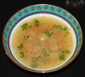 Soupe de poulet au safran Kesari Murgh Ka Shorba