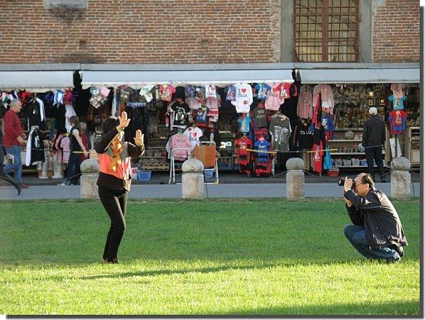 sur la place de pisa