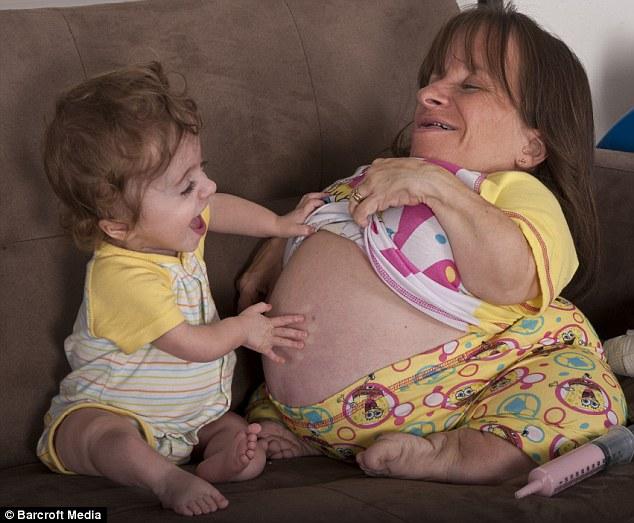 La femme la plus petite du monde attend son troisième enfant