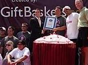 Paris Hilton massacre plus gros cupcake monde