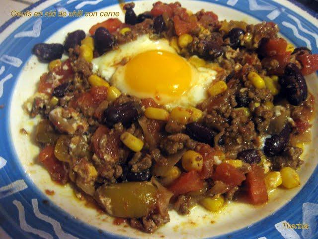 Oeufs en nid de chili con carne