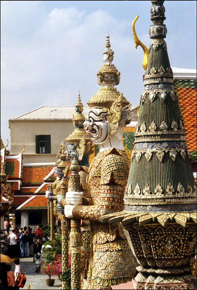 bangkok-statues.1257764415.jpg