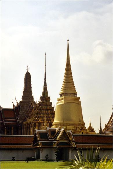 bangkok-phra-sri-ratana-chedi.1257764390.jpg