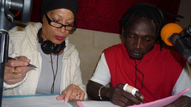 Catherine et Ousmane préparent la lecture de la Lettre ouverte de Madeleine Amarouche