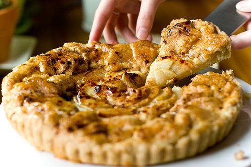 Tarte croustillante aux pommes vertes en rosace,