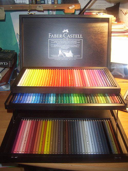 Crayon de couleur et dédicasses