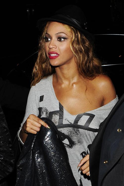 Beyonce and husband Jay Z return to their London hotel after attending a party hosted by Rihanna